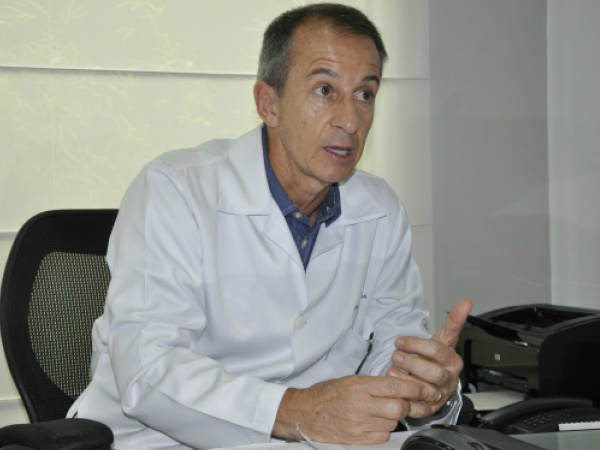 Ricardo De Lucia é médico urologista na cidade de Dourados. (Foto: Hedio Fazan).