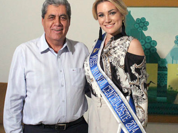 Governador André recebeu a campograndense Camila Nantes (foto - Rodrigo Maia)