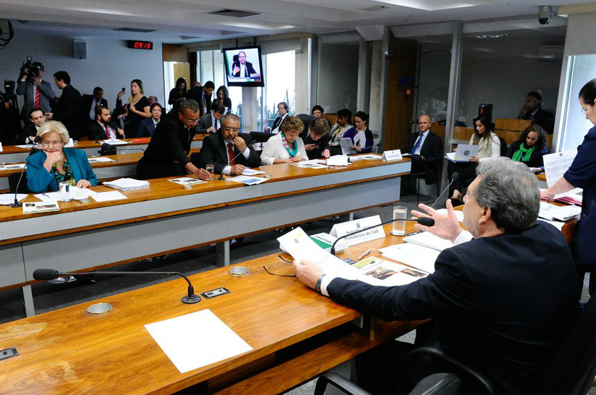 CAS regulamenta microsseguro. Edilson Rodrigues/Agência Senado