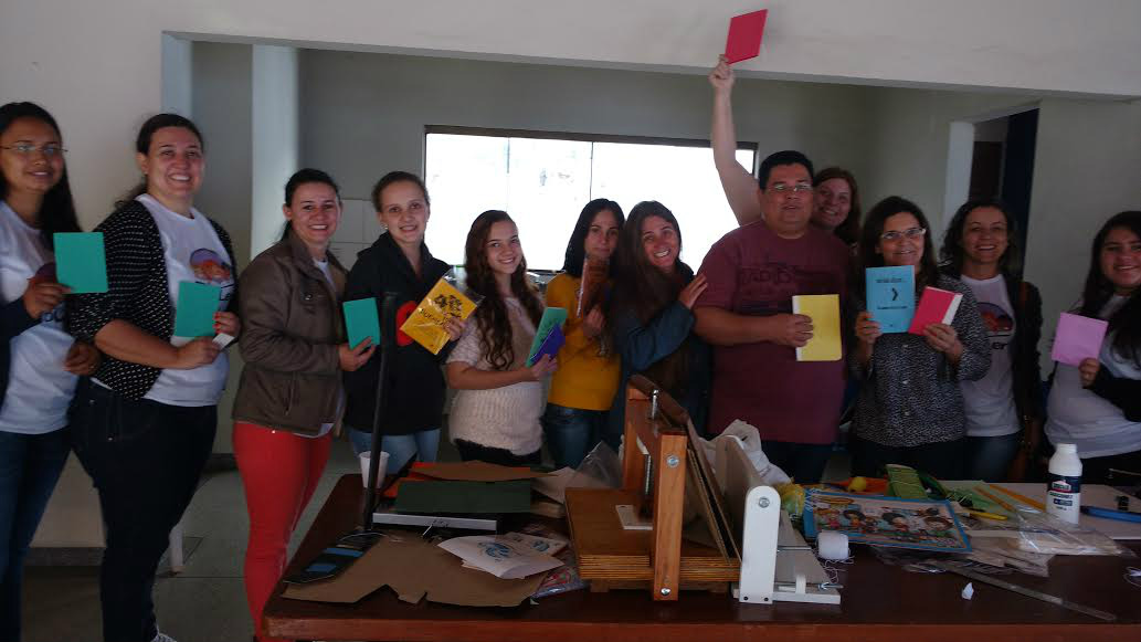 Arrebol Coletivo no Proler: produção artesanal de livros é uma iniciativa sustentável e multidisciplinar.