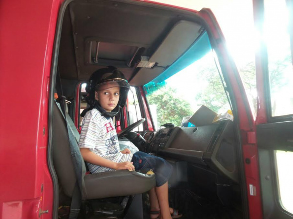 Gabriel teve a oportunidade de entrar no caminhão dos bombeirosFoto: Cido Costa