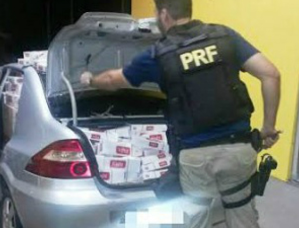 Veículo apreendido pela PRF estava carregado de cigarro contrabandeadoDivulgação: PRF