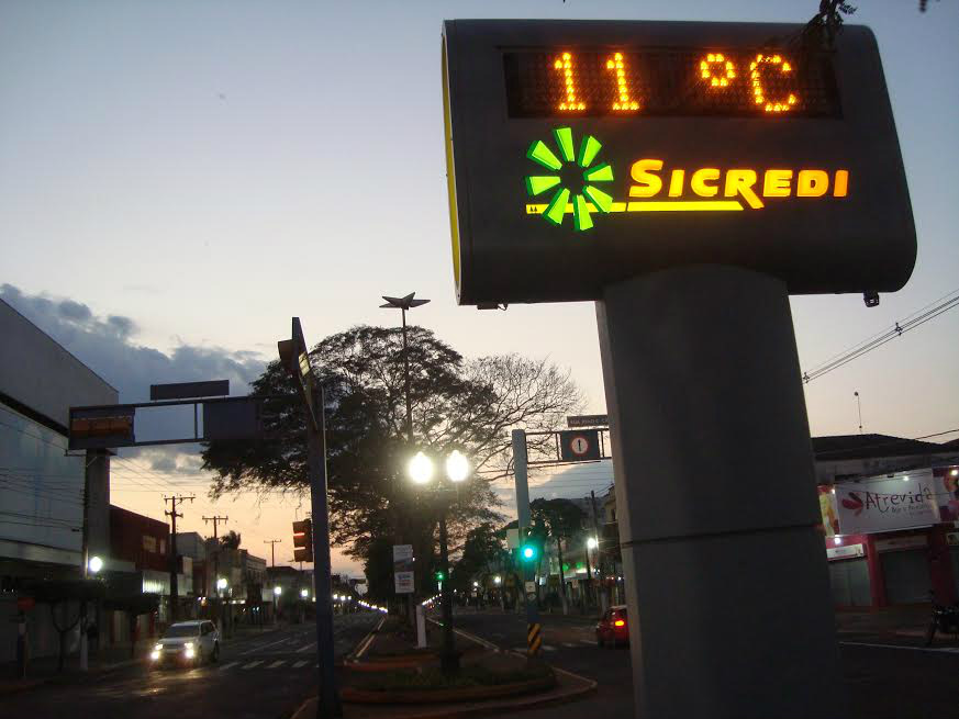 A mínima hoje, por volta das 6 horas, era de 11ºC marcados no termômetro no cruzamento da Avenida Marcelino com a Rua João Cândido Câmara, centro de Douradosfoto - Cido Costa/Douradosagora