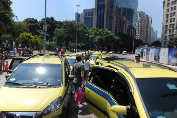 Criado em julho de 2009, o crédito objetiva facilitar a renovação da frota de táxis no PaísFoto:Tânia Rêgo/Agência Brasil