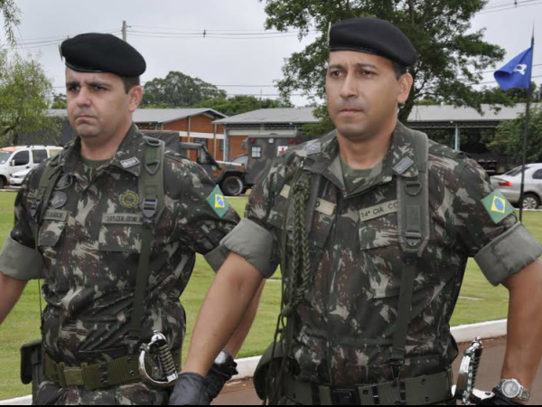 Major Plácido Garcia Travassos dos Santos assume na função de  major Sérgio Ricardo Martins Rosa foto - Hedio Fazan