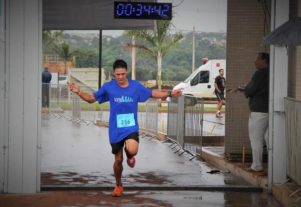 Alexandre Medina é o vencedor da corrida '10 km de Dourados'
