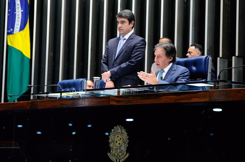O presidente do Senado, Eunício Oliveira, sugere ao Plenário, na sessão de quinta-feira (9), a realização de semana de análise de propostas sobre segurança pública, além de uma sobre microeconomiaMarcos Oliveira/Agência Senado