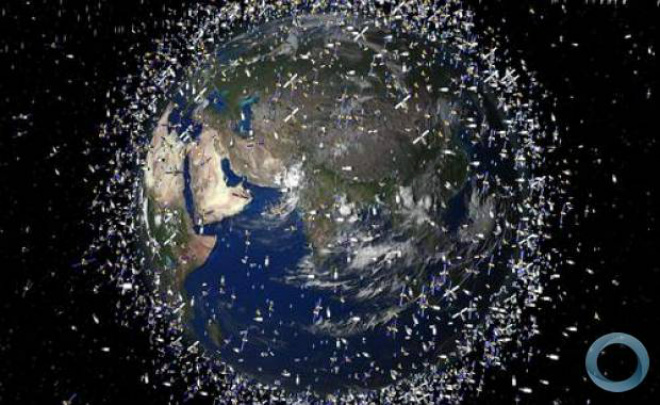 Representação artística do lixo espacial em volta da Terra, de acordo com a Agência Espacial Europeia. / Foto AFP
