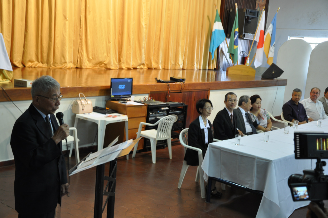 O presidente da associação Nipo-brasileira em Dourados agradeceu pelo esforços em prol da escola e associação (Foto: Luiz Radai)