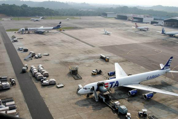 Governo quer agilizar exportações de produtos feitas por aviões        Agência Brasil