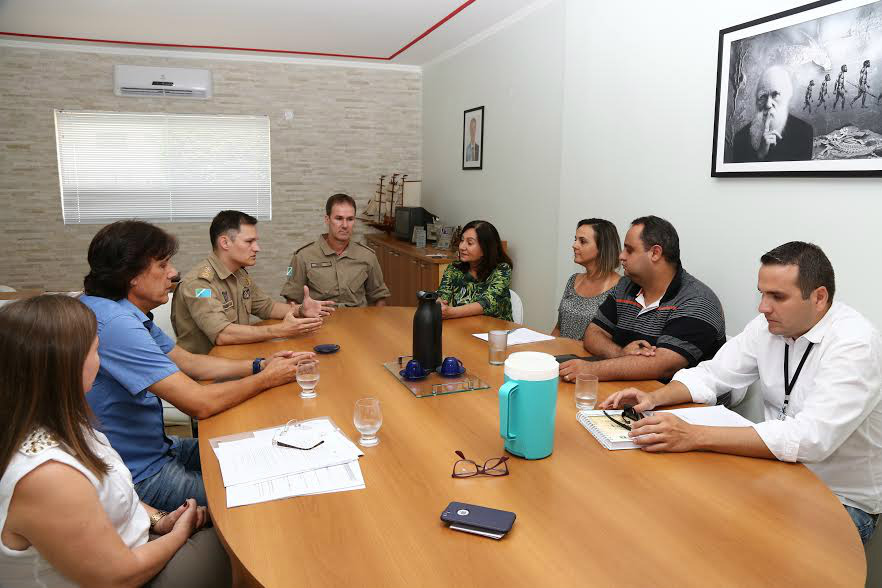 Reunião da prefeita Délia com o Corpo de Bombeiros foi a primeira etapa para oficializar a atuação da guarnição no aeroportoFoto: A.Frota