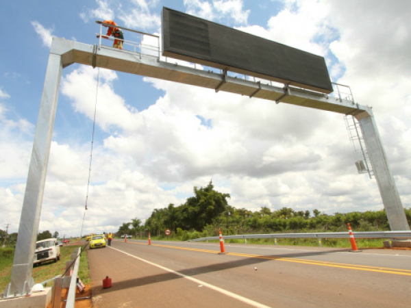 Equipamento é utilizado nas mais modernas rodovias do País para estabelecer comunicação preventiva com os motoristas. 