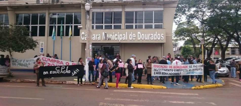 Vários protestos foram realizados pelos educadores nesses dois meses de greve, entre eles na câmara municipalFoto: Simted