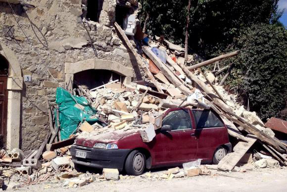Terremoto na Itália (Claudio Accogli/EPA/Agência Lusa)Claudio Accogli/EPA/Agência Lusa