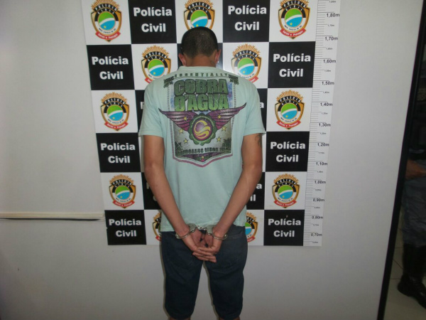 Diego, de 25 anos, foi preso na noite de ontem, após confessar ter o porte ilegal de arma. Foto: Cido Costa