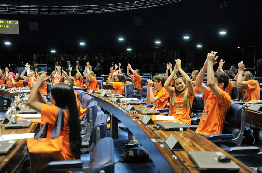 Encontro dos jovens senadores, no Plenário do Senado, em 2013, de onde saiu a sugestão de democratizar o acesso ao ensino superior José Cruz/Agência Senado