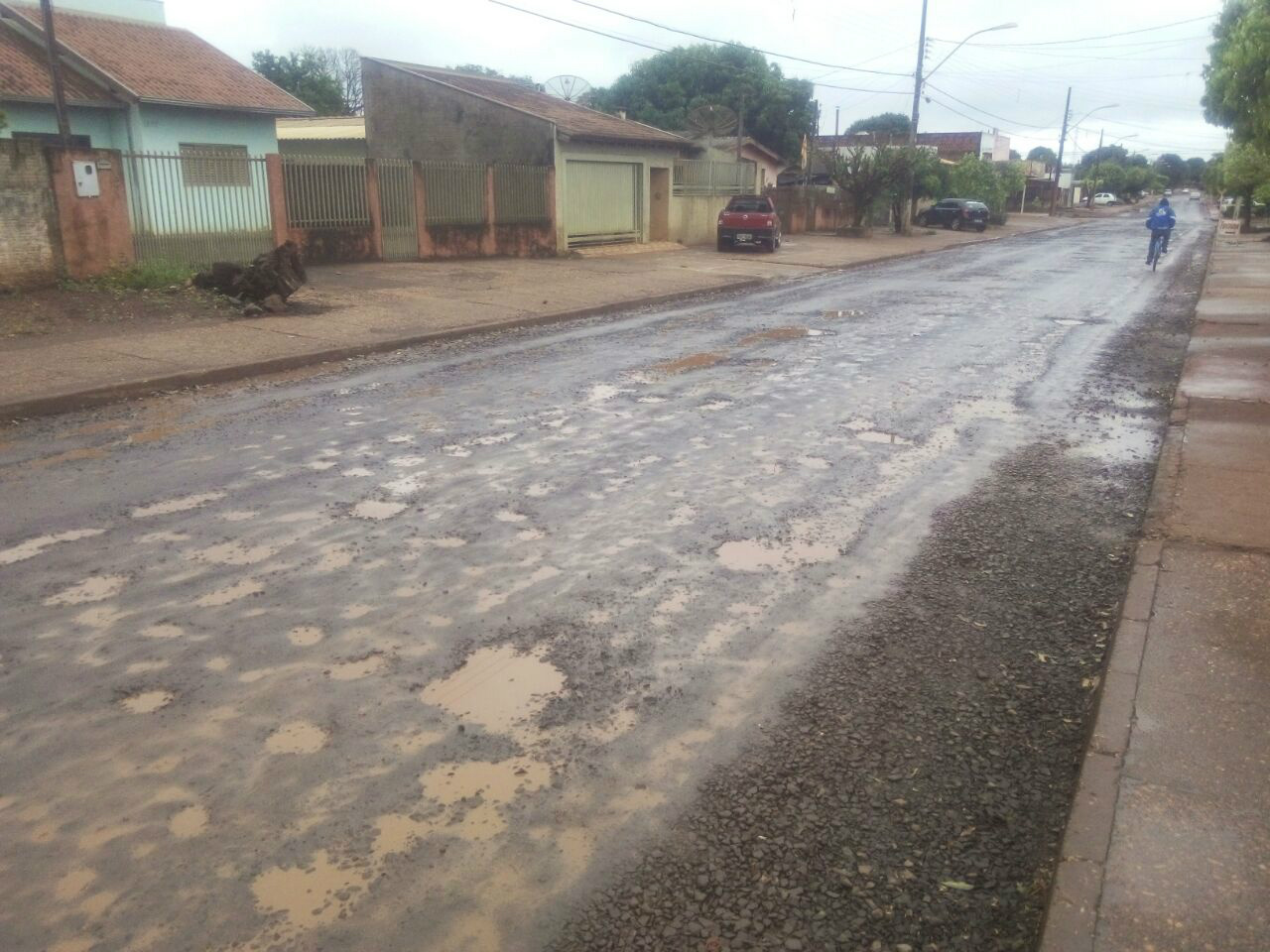 Prefeitura começa a recuperar a rua Neli Todeschini, porém não conclui e chuva destrói tudoFotos: Rodrigo Aparecido
