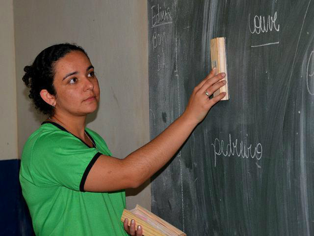 Professora Andréia realiza pesquisa há 18 meses com jovens e adultos - Foto: Ascom Incra/MS