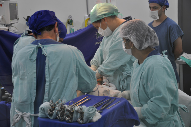Médicos fazem a captação de órgãos no Hospital da Vida em DouradosFotos: Hedio fazan