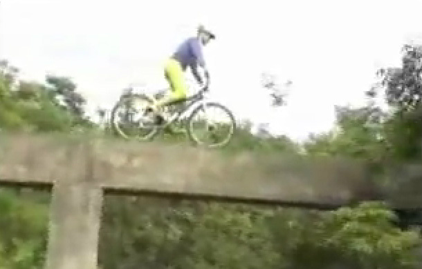 Pietramale empina a bike a 6 metros de altura na Usina Velha