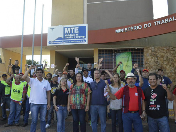 Sindicalistas ocupam sede do MTE na Capital por tempo indeterminado