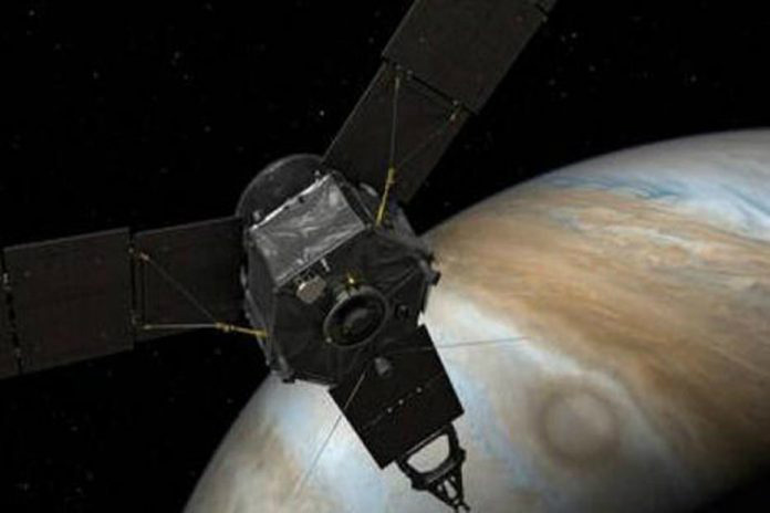 A sonda Juno percorre o sistema solar há cinco anos, tendo começado sua missão em agosto de 2011.