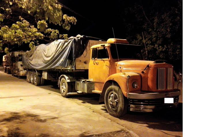 Carretas foram encontradas estacionadas em Corumbá (Foto: Divulgação/DOF)