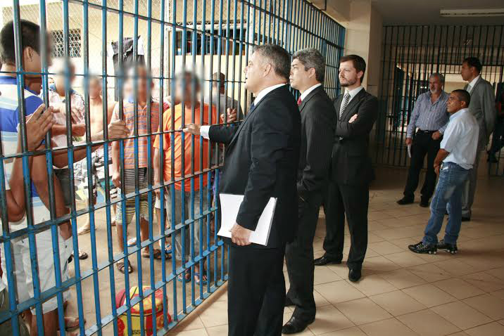 Comissão em encontro com encarcerados. Foto: Assessoria