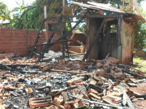 Casa foi destruída pelo fotofoto - S.Bronka/Douradosagora