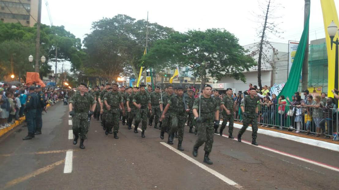 Exército abriu o desfile de 7 de SetembroFotos: Cido Costa