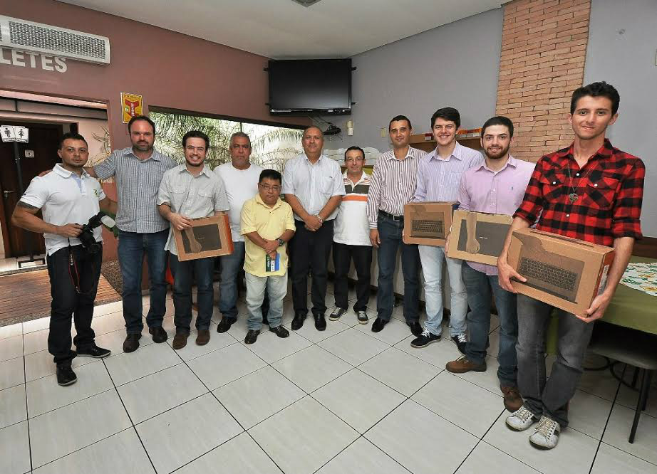 Foto: A. Frota  Vencedores do concurso de revitalização da Rua Floriano Peixoto com empresários e representantes da Prefeitura e CDL na entrega da premiação 