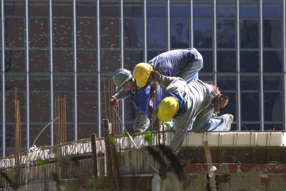 O número de empregados caiu de 39,4 para 37,8 pontos na construção civil, mostra CNI Arquivo/Agência Brasil