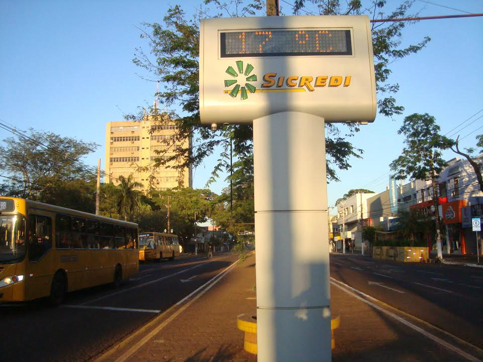 Hoje, por volta das 6h, o termômetro localizado no cruzamento da Avenida Marcelino Pires com a Rua João Cândido Câmara marcava 17ºC.- foto - Cido Costa/Douradosagora