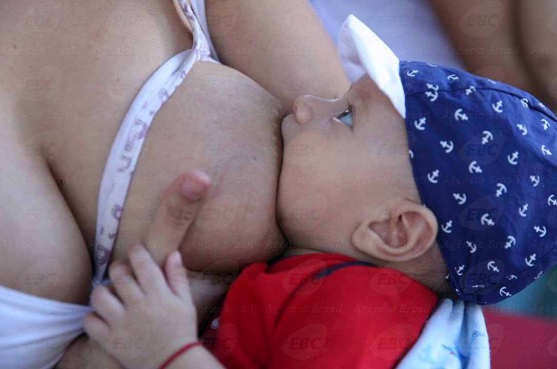 A amamentação é o principal fator de redução da mortalidade infantilValter Campanato/Arquivo/Agência Brasil