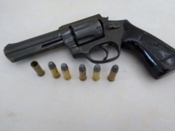 Guarda Municipal apreendeu arma de calibre 38 municiada com assaltante