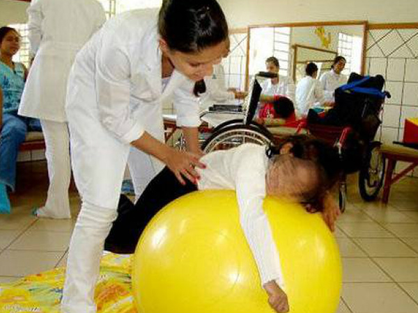 Atividade realizada no centro clínico da sociedade Cotolengo, que atende pacientes com paralisia cerebral(F: DIVULGAÇÃO/CNJ)