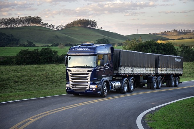Caminhões fabricados a partir de 2012 têm sistema que exige aditivo Arla 32 para reduzir emissões Foto: Divulgação CNT
