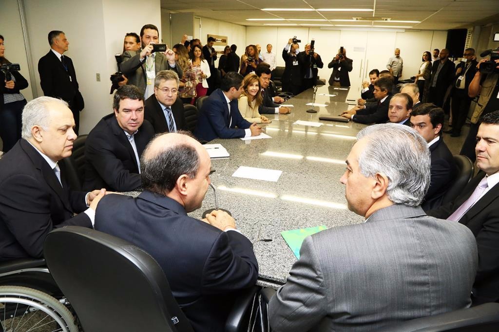 Reunião com o governador Reinaldo Azambuja aconteceu na sala da presidênciaFoto: Victor Chileno 