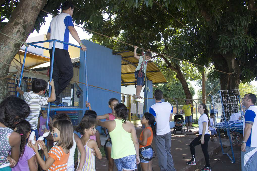 Física leva diversão e brincadeiras para bairrosFoto: Divulgação