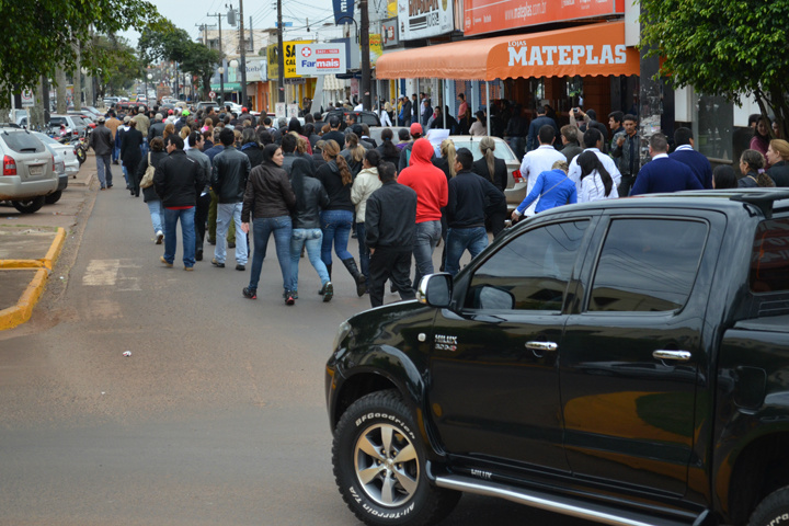 Pessoas que estavam concentradas em frente à Acepp participaram de uma caminhada pelas ruas (Fotos: Edmondo Tazza)