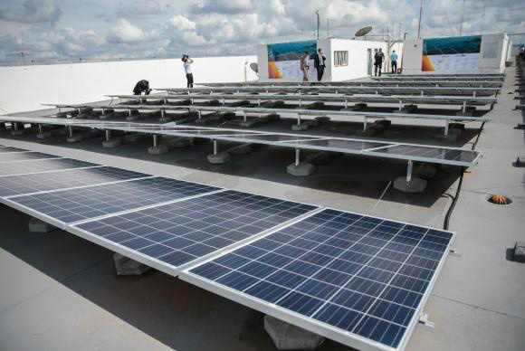Em 2015, a Agência Nacional de Energia Elétrica (Aneel) estimava que até 2024 poderiam ser instalados até 620 mil painéis voltaicos em telhados residenciais - José Cruz/Agência Brasil