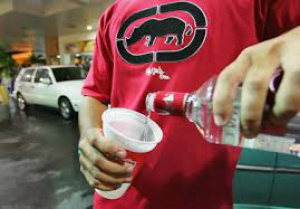 Fornecimento de bebida alcoólica a menores já se tornou questão de saúde pública