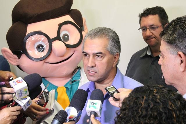 Governador durante entrevista à imprensaFoto: Chico Ribeiro