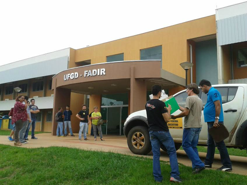 Última urna chegou na UFGD no final da tarde desta sexta-feira, para iniciar apuração de votosFoto: Franz Mendes