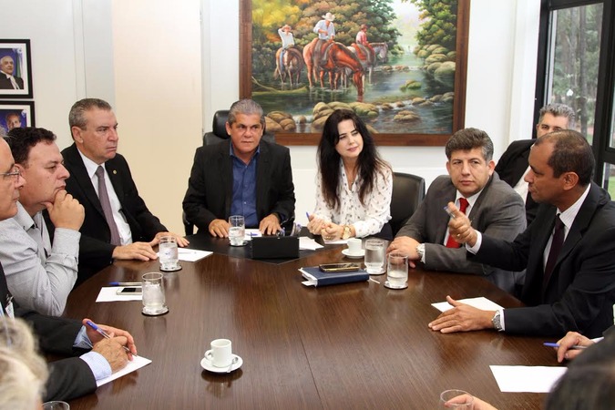 Waldir Neves, presidente do TCE-MS durante reunião com vereadores e deputados para tratar de diáriasFOTO: ROBERTO ARAÚJO
