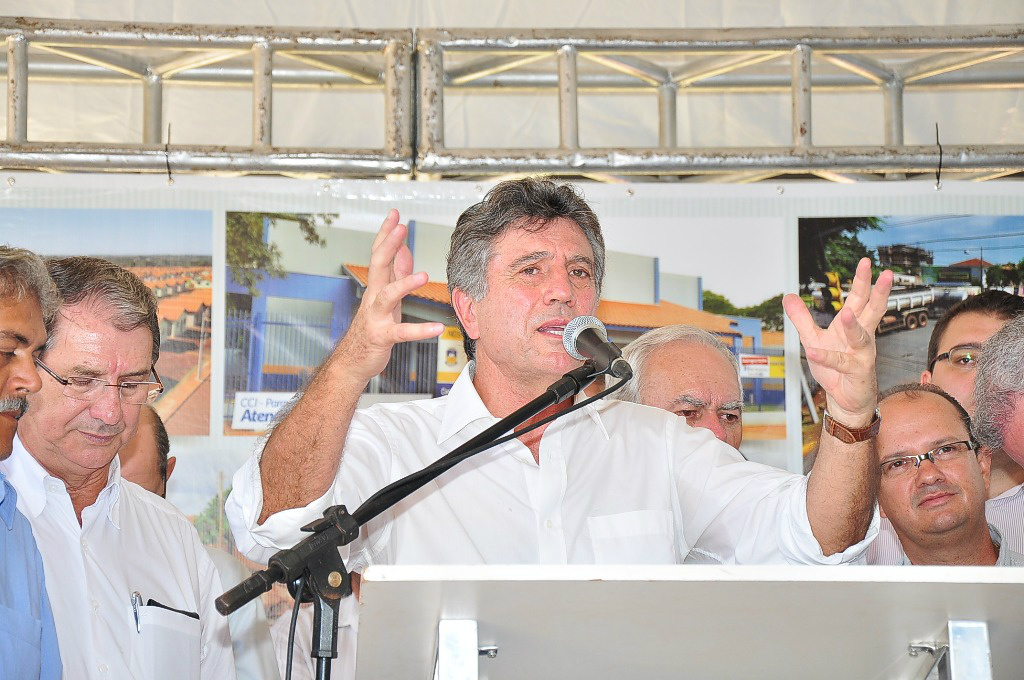 Murilo durante inauguração da Clínica da Mulher; prefeito pediu mais ousadia dos políticos para aumentar a representatividade de Dourados. Foto: A. Frota