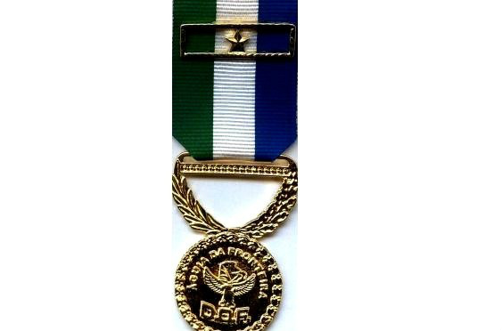 DOF homenageia 30 personalidades com medalha