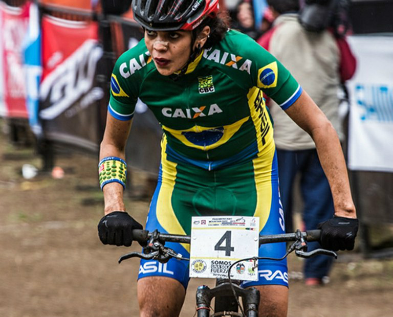 Ciclista Raiza Goulão saiu da 29ª posição para o 18º lugar