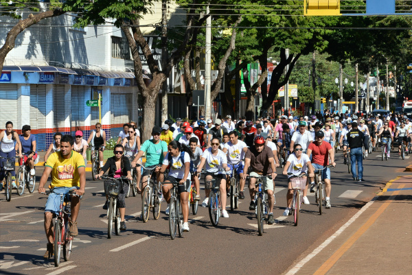 Centenas de ciclistas, famílias inteiras, participaram do Pedal pela Vida, ano passado (Foto : A. Frota/arquivo)