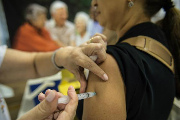 Idosos estão entre o público-alvo da campanha de vacinação contra a gripeMarcelo Camargo/Agência Brasil